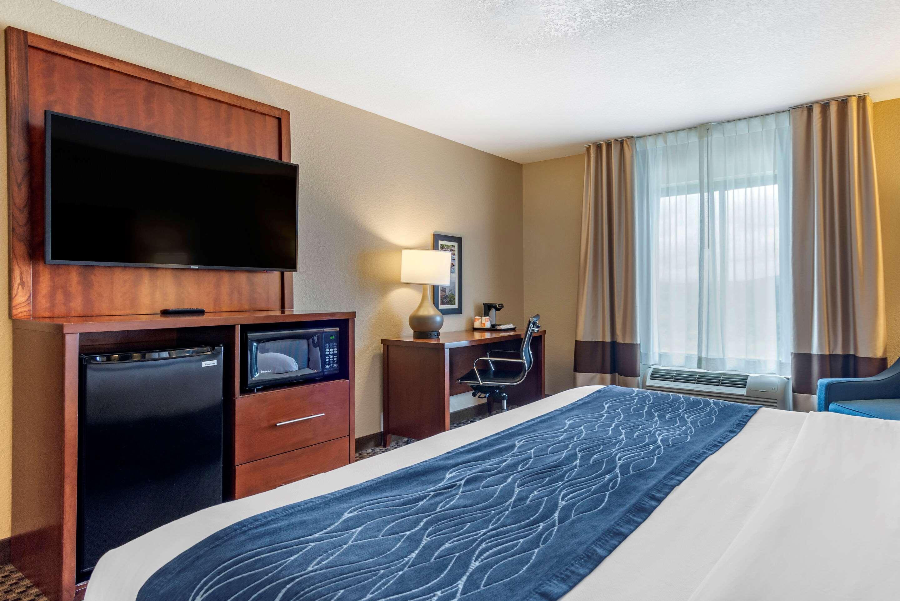 Comfort Inn & Suites Blue Ridge Zewnętrze zdjęcie
